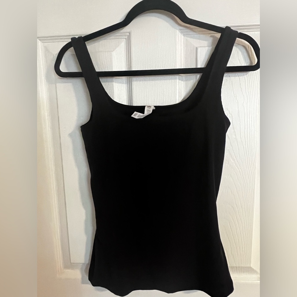 Alo Yoga small tank top with built in bra. Never worn